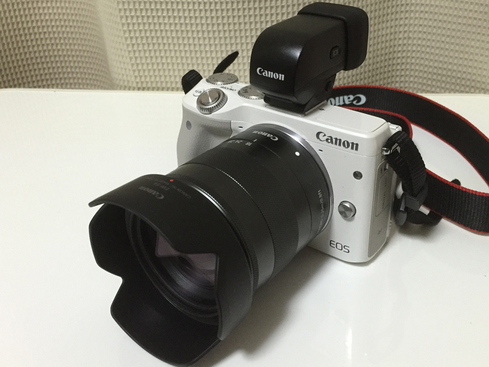 I bought a Canon EOS M3 mirrorless digital single-lens camera.