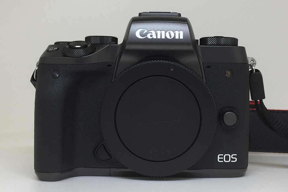 Canon EOS M5 ミラーレスデジタル一眼カメラを買いました。